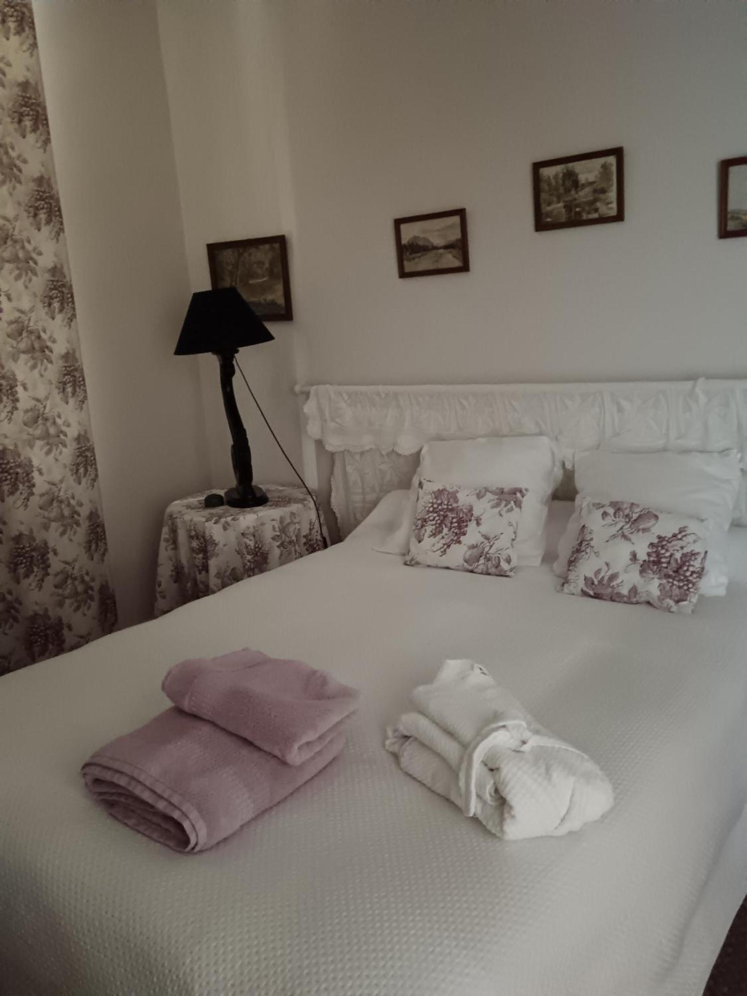 Castel La Bergerie Bed & Breakfast Laglorieuse Ngoại thất bức ảnh
